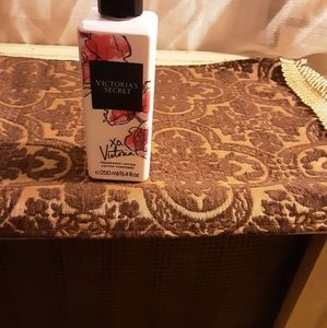 VS body lotion